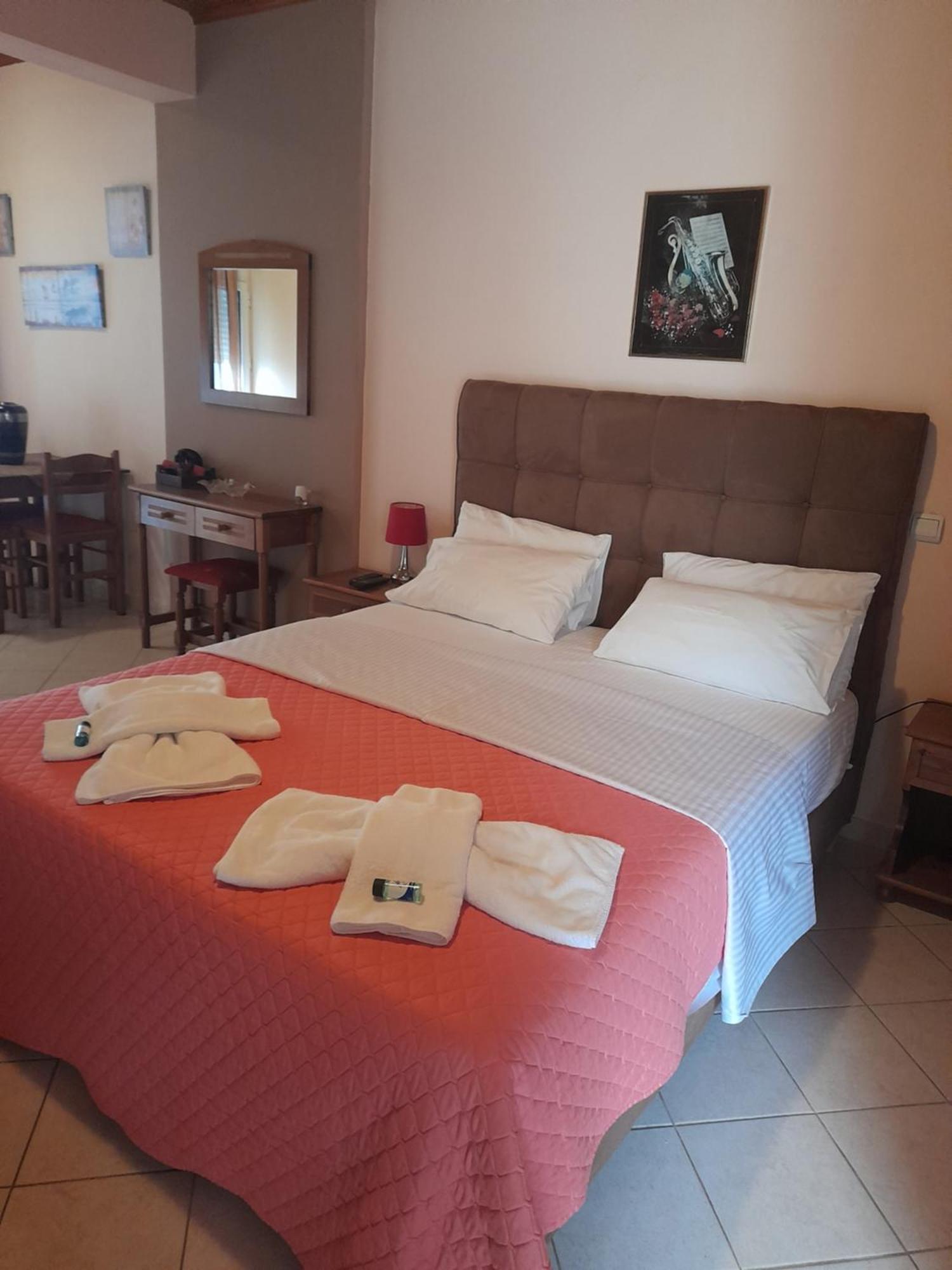 Aparthotel Delfini Akhladherí Exterior foto